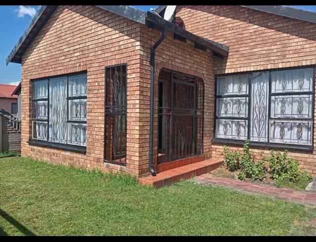 3 BEDROOM FREESTANDING FOR SALE IN KWAGUQA
